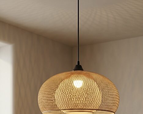 Woven rattan pendant lamp